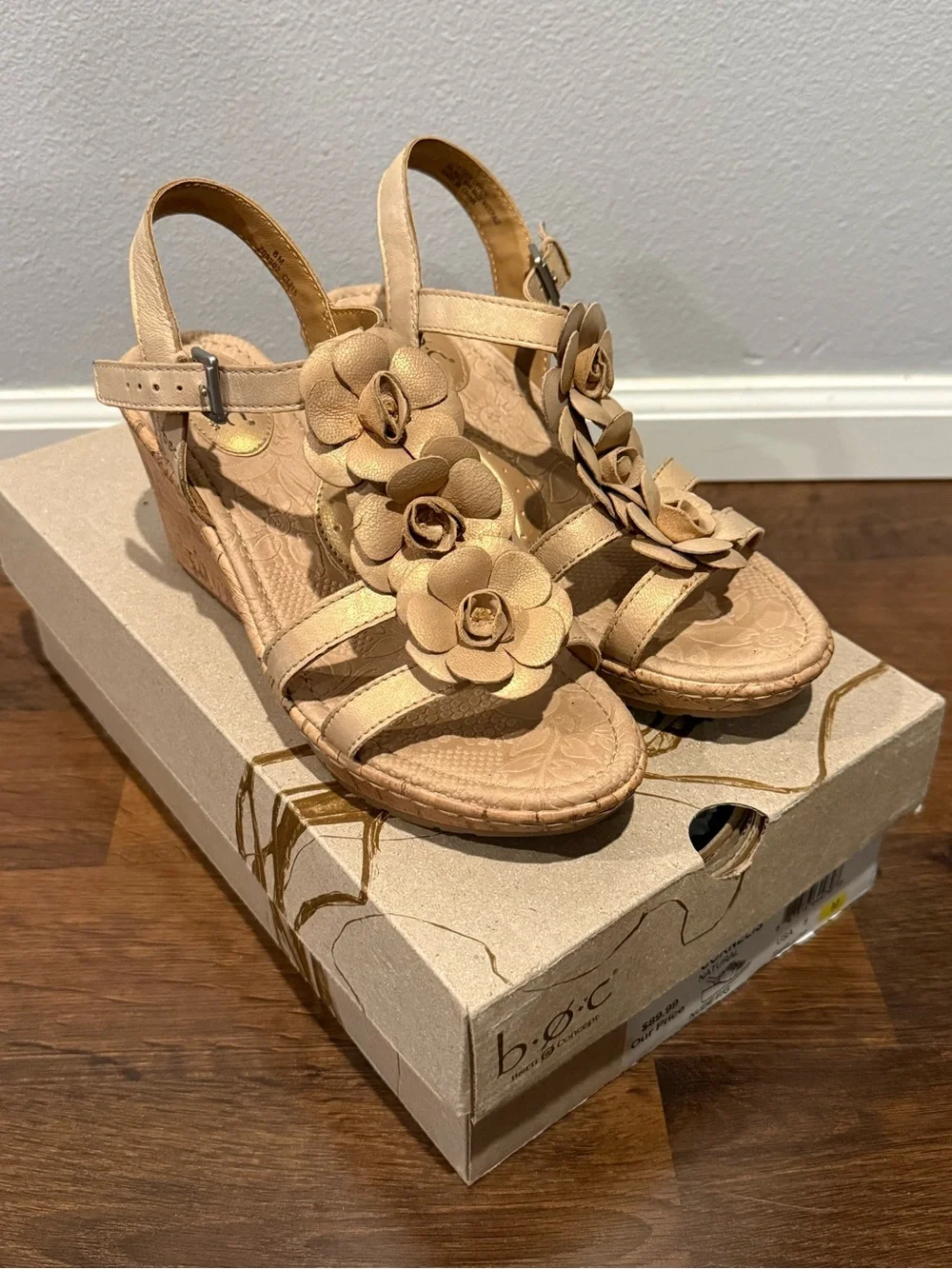 b.o.c. Cornelis Floral wedge sandal (size 8)